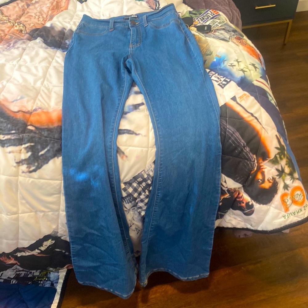 FASHION NOVA CLASSIC DENIM BOOTCUTS SIZE 7 reg great condition worn once if that